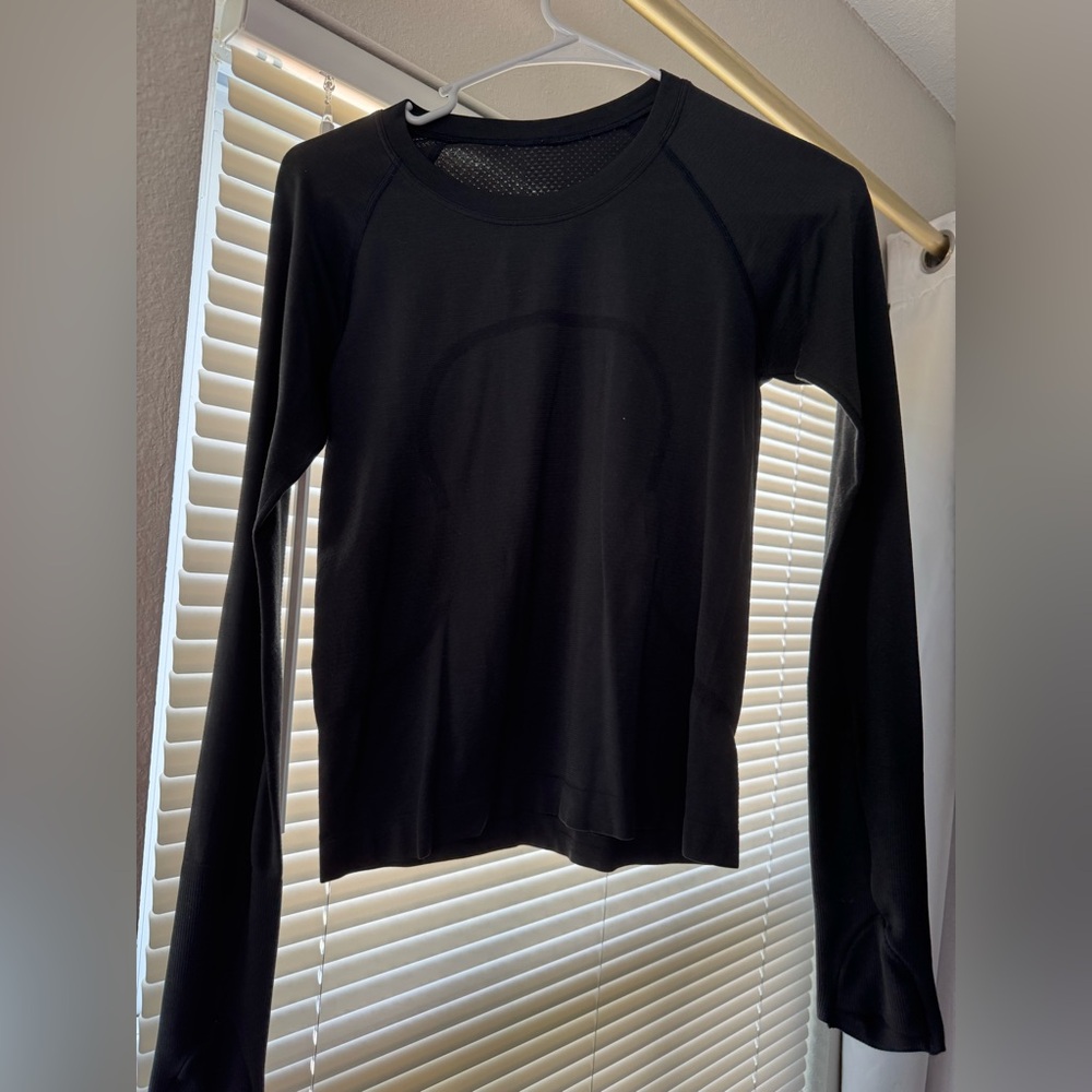 Black lululemon swiftly tech